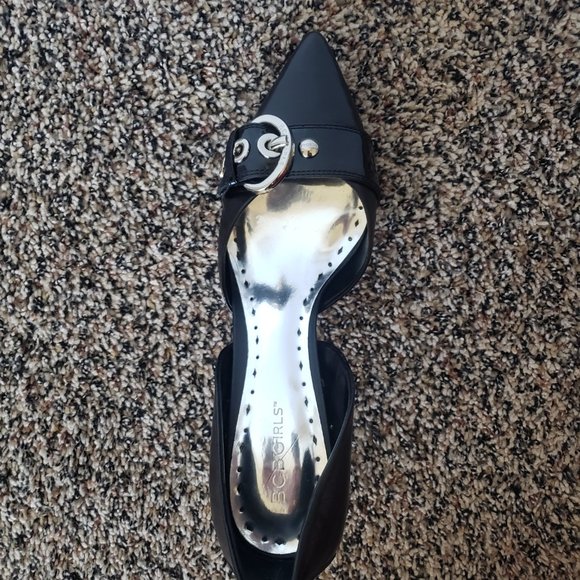 Shoes - Picture 2 of 6